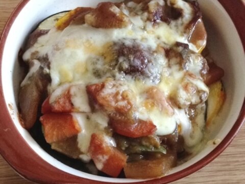 残り物カレーで♪ナスとズッキーニのチーズ焼き